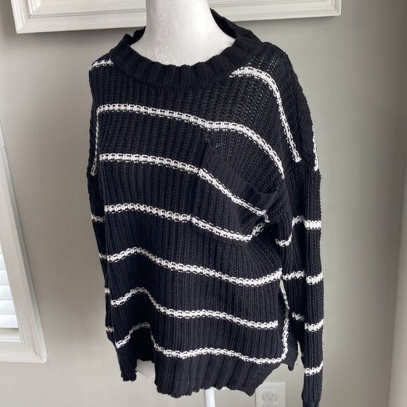 American Eagle Black and White Striped Pocket Sweater - Picture 2 of 10